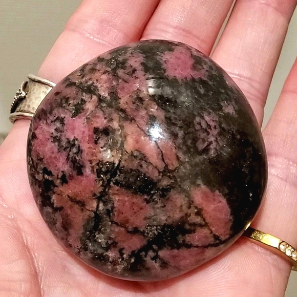 Beautiful Rhodonite Gallet/Palmstone - Picture 7 of 15